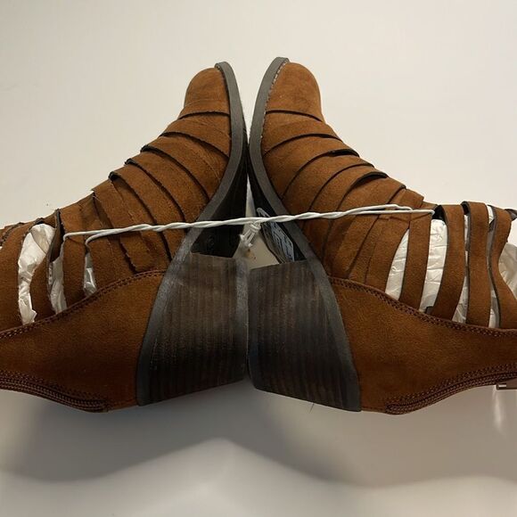 Carlos Santana Vanna Vegan Leather Booties - Picture 4 of 7